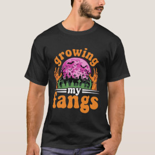 Mein Halloween-Vampir-Design mit wachsenden Fangzä T-Shirt