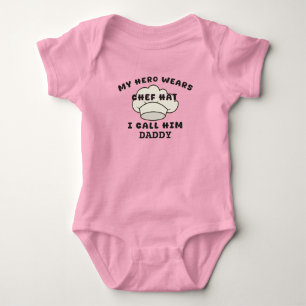 Mein Held trägt eine Chef-Hut Ich nenne ihn Daddy  Baby Strampler
