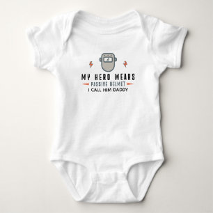 Mein Held trägt einen passiven Helm, ich nenne ihn Baby Strampler