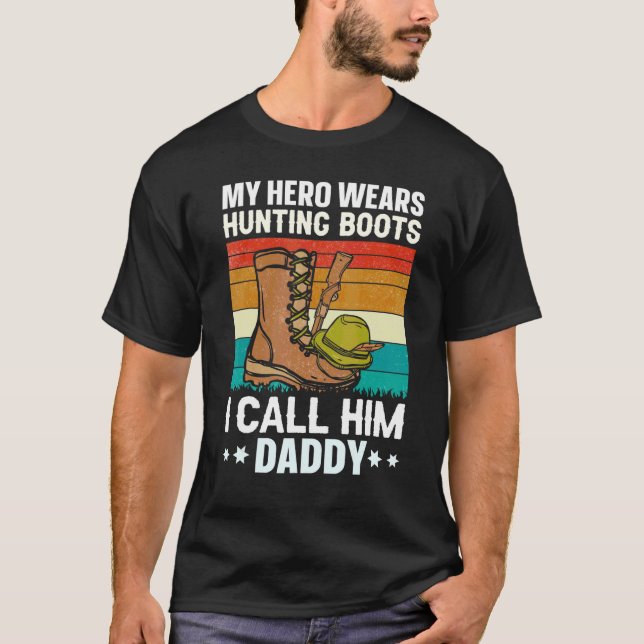 Mein Held trägt Jagdstiefel, ich nenne ihn Daddy H T-Shirt (Vorderseite)