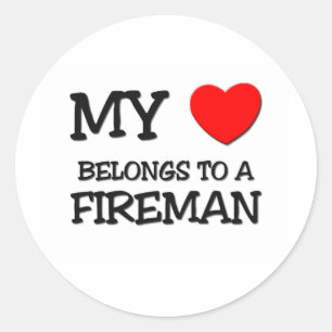 Mein Herz gehört einem FIREMAN Runder Aufkleber