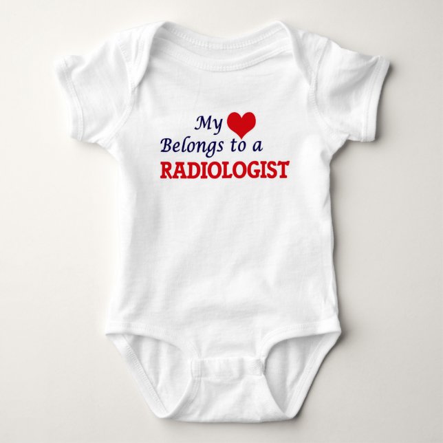 Mein Herz gehört einem Radiologen Baby Strampler (Vorderseite)