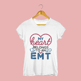 Mein Herz gehört einer EMT EMS Ehefrau Girlfriend T-Shirt