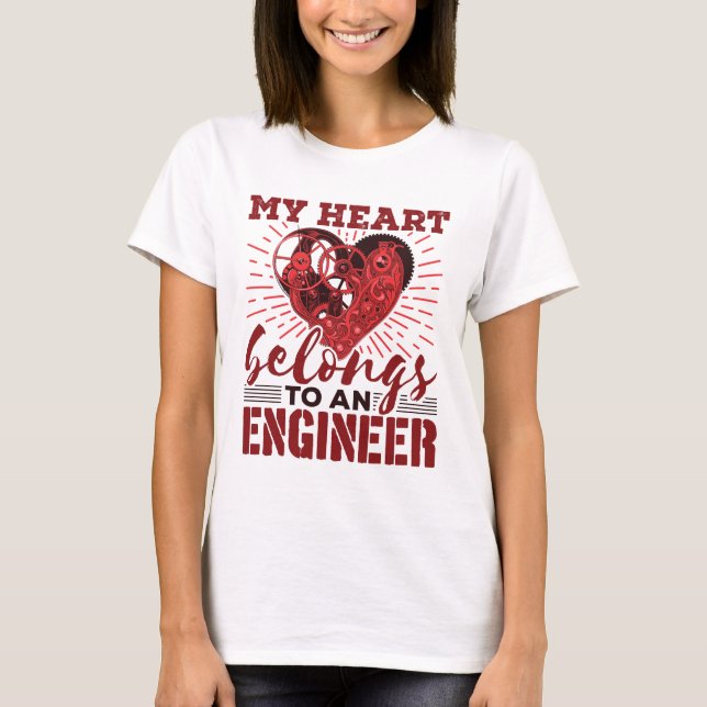 Mein Herz gehört einer Ingenieursfrau oder Freundi T-Shirt (Vorderseite)