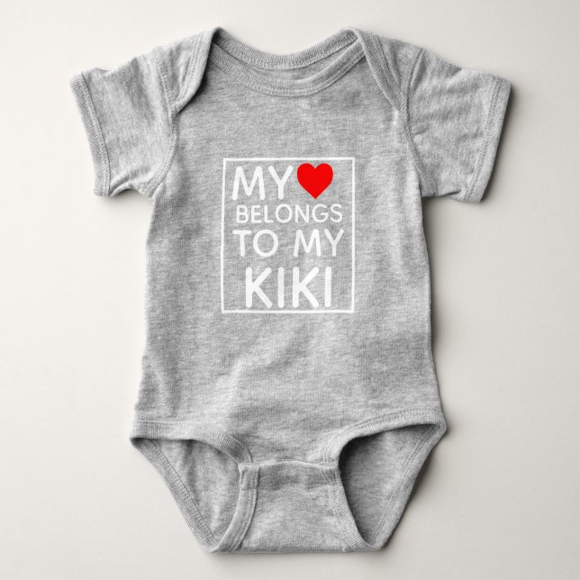 Mein Herz gehört meinem NAMEN Baby Strampler (Vorderseite)
