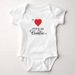 Mein Herz gehört meiner Tante Kalligrafie Schrift Baby Strampler