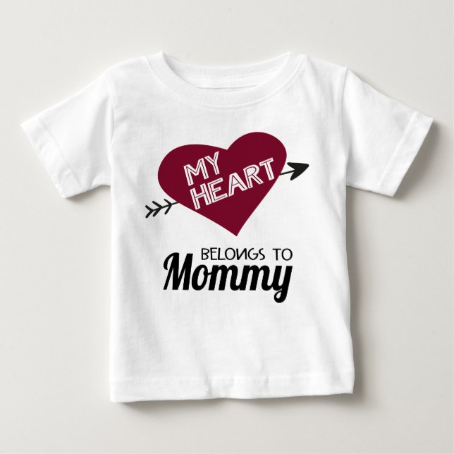 Mein Herz gehört Mommy weiß mit rotem Herzen Baby T-shirt (Vorderseite)