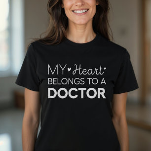 Mein Herz gehört zu einer ärztlich Niedlichen Ehef T-Shirt