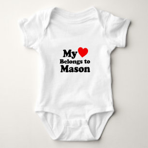 Mein Herz gehört zu Mason Baby Strampler