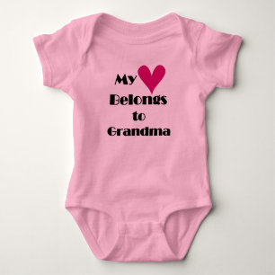 Mein Herz gehört zu Oma Baby Strampler