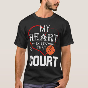 Mein Herz ist auf dem Court Basketball Mama Vater  T-Shirt