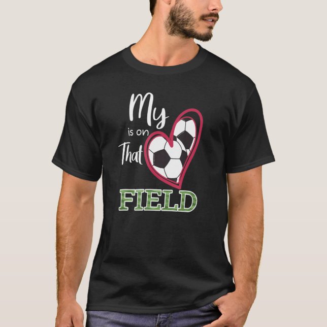 Mein Herz ist auf diesem Feld Fußball für Mamas un T-Shirt (Vorderseite)