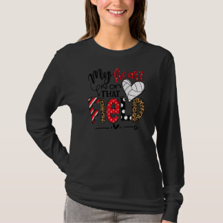 Mein Herz ist auf diesem Feld Volleyball Mama Leop T-Shirt