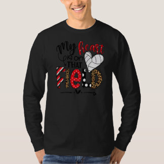 Mein Herz ist auf diesem Feld Volleyball Mama Leop T-Shirt
