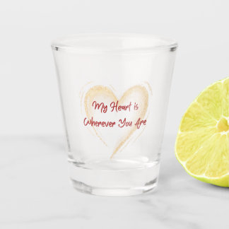 Mein Herz ist dort, wo du bist, auf einem Schnapsglas