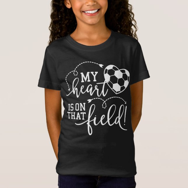 Mein Herz steht auf diesem Feld, für Fußball-Mama T-Shirt (Vorderseite)