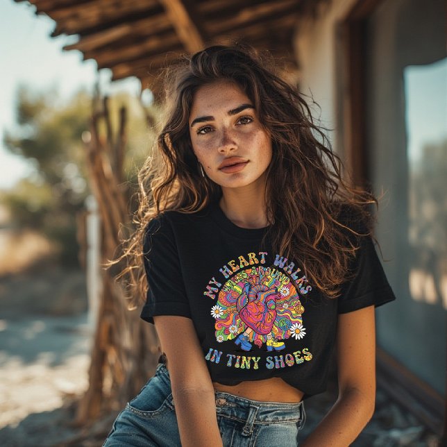 Mein Herz wandert in kleinen Schuhen herum T-Shirt (Von Creator hochgeladen)