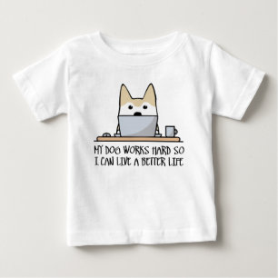 Mein Hund arbeitet hart Baby T-shirt
