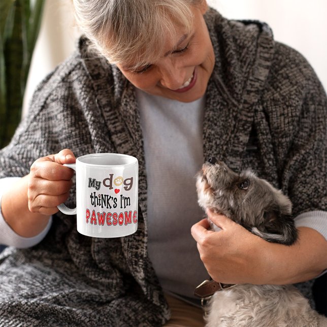 Mein Hund denkt, ich bin eine pawesome Pun Typogra Kaffeetasse (Von Creator hochgeladen)