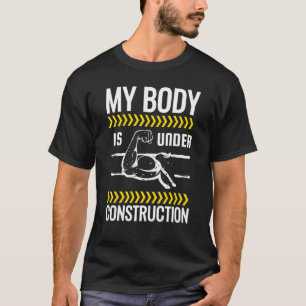 Mein Körper befindet sich in der Bauarbeit für die T-Shirt