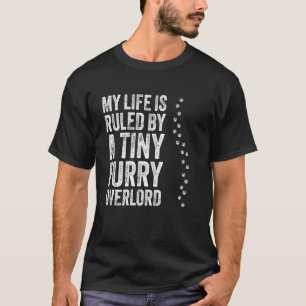 Mein Leben wird von einem winzigen Fell Überlord L T-Shirt