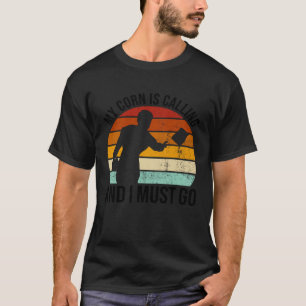 Mein Mais Ruft Und Ich Muss Gehen Cornhole T-Shirt
