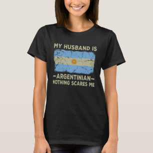 Mein Mann ist Argentinier Nothing Scares Me Ehefra T-Shirt