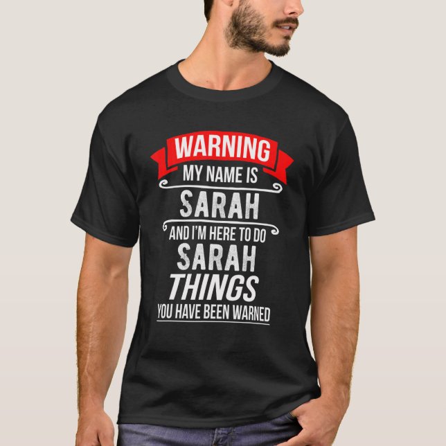 Mein Name ist Sarah und ich bin hier, um Sarah-Din T-Shirt (Vorderseite)