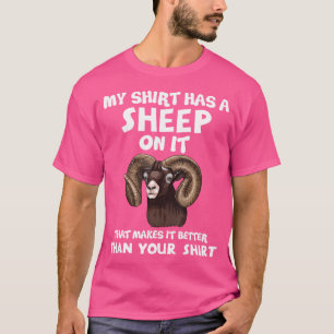 Mein Schaf liegt an einem sonnigen Tier. T-Shirt