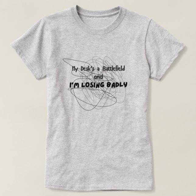 Mein Schreibtisch ist ein Schlachtfeld T-Shirt (Design vorne)