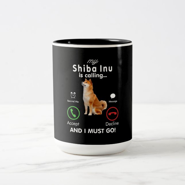 Mein shiba inu ruft | Spaß Dog Gift Zweifarbige Tasse (Mittel)