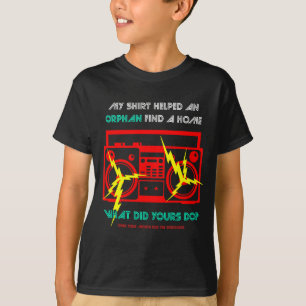 Mein Shirt half… dem Rot des Kindes auf Schwarze