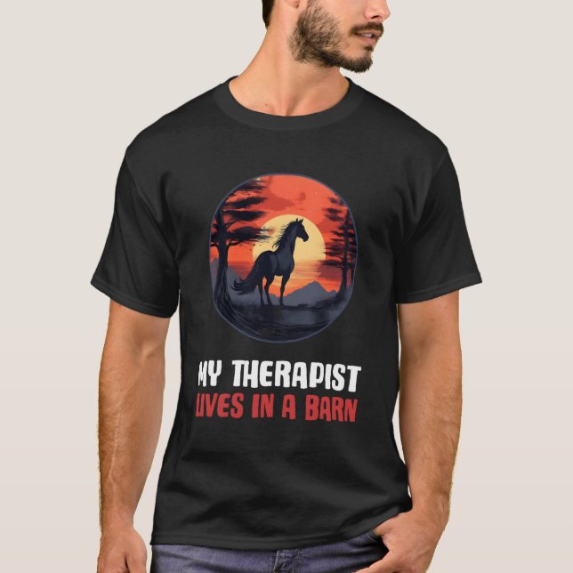Mein Therapeut lebt in einer Scheune T-Shirt (Vorderseite)
