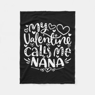 Mein Valentine nennt mich Nana Funny Grandma Valen Fleecedecke