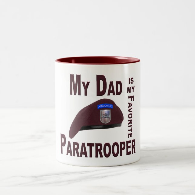 Mein Vater ist mein Lieblings-Fallschirmjäger Zweifarbige Tasse (Mittel)