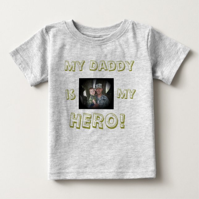 MEIN VATI IST MEIN HELD 2 BABY T-SHIRT (Vorderseite)