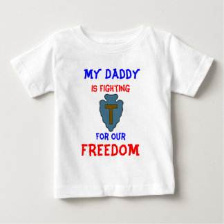 Mein Vati KÄMPFT FÜR UNSERE FREIHEIT Baby T-shirt