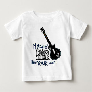 Mein Vati SCHAUKELT STARK als Ihr Vati! Baby T-shirt
