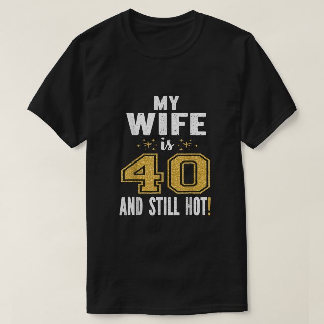 Meine Ehefrau ist 40 und immer noch heißes 40. Geb T-Shirt (Design vorne)