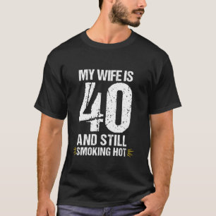 Meine Ehefrau ist 40 und immer noch rauchend heiß T-Shirt