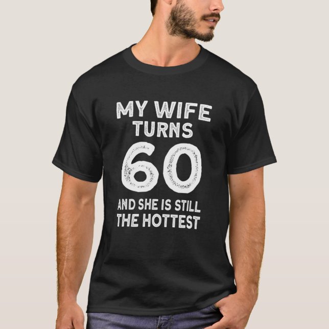 Meine Ehefrau wird 60 und sie ist noch am heißeste T-Shirt (Vorderseite)
