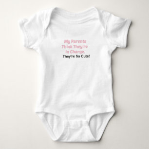 Meine Eltern denken, dass sie so niedlich sind, da Baby Strampler