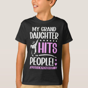 Meine Enkelin trifft Leute Proud Karate Granny G T-Shirt