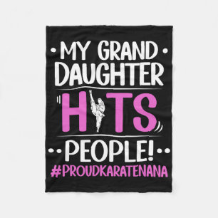 Meine Enkelin trifft Leute Proud Karate Nana Gra Fleecedecke