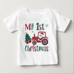 Meine erste Weihnachts-Niedliche Santa Traktor Far Baby T-shirt<br><div class="desc">Mein erster Weihnachts-Niedlicher Weihnachtsbauernhof Weihnachten Kindermädchen Baby Baby Baby Baby Baby Baby Baby Baby Baby Baby T - Shirt zeigt den Text "Mein 1. Weihnachten" in der modernen Schrift Typografie mit dem Weihnachtsmann ein Traktor fahren. Perfektes Weihnachtsgeschenk für ein kleines Mädchen oder einen kleinen Jungen. Erstellt von Evco Studio www.zazzle.com/store/evcostudio...</div>
