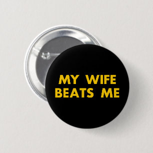 Meine Frau schlägt mich Retro Vintage Lustig Button