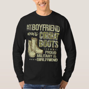 Meine Freundin trägt Kampfstiefel - Militärmädchen T-Shirt