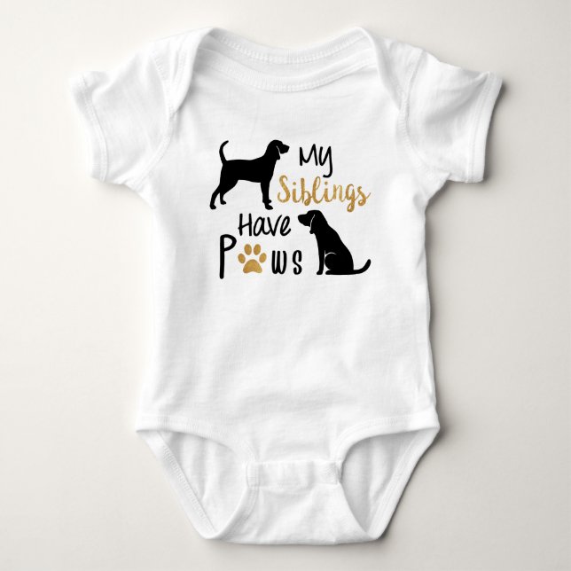 Meine Geschwister haben Pfoten - zwei Hunde - Baby Strampler (Vorderseite)