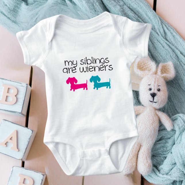 Meine Geschwister sind Dackeln Dackel Baby Outfit Strampler (wiener dog themed baby nursery)
