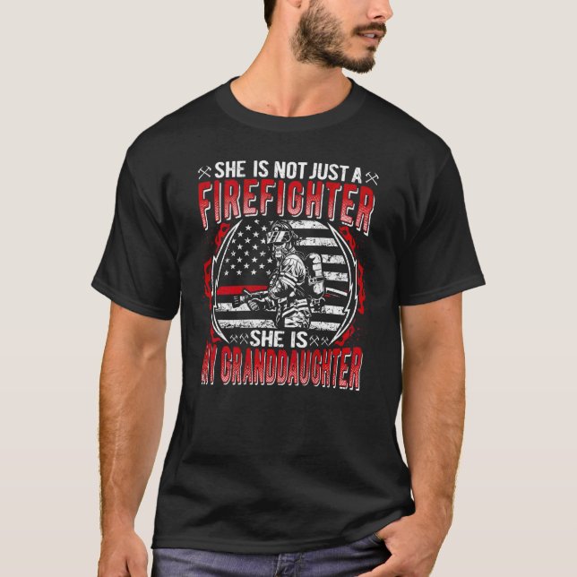 Meine Großtochter ist Feuerwehrlokomotive T-Shirt (Vorderseite)